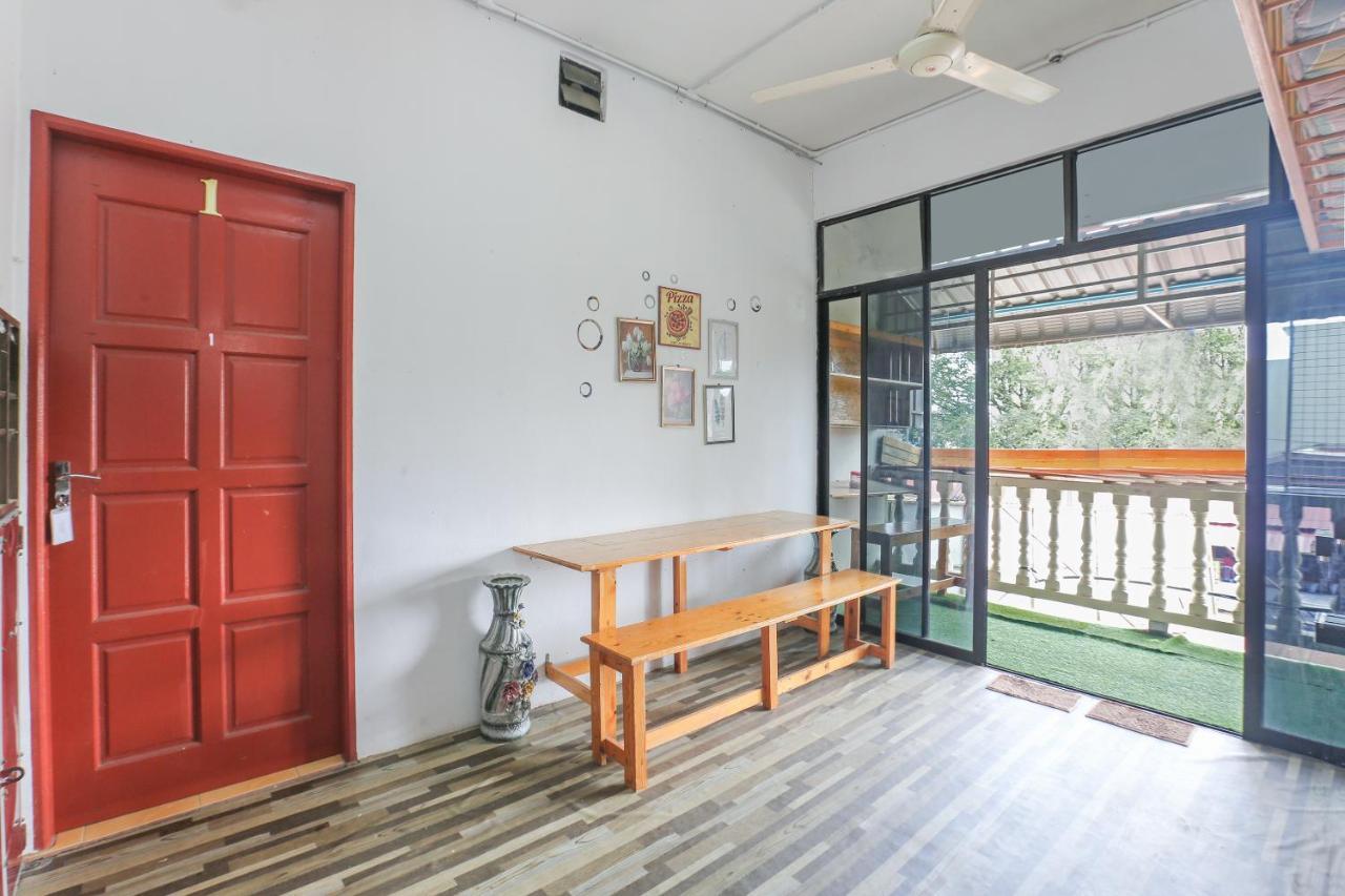 Oyo 90321 Hotel Bajet Sri Manal Tanah Merah (Kelantan) Exterior foto