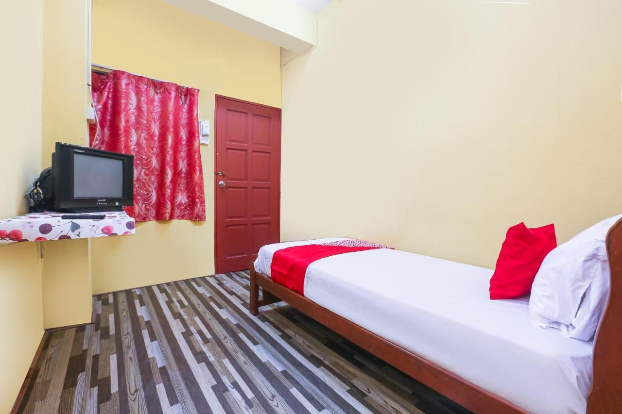 Oyo 90321 Hotel Bajet Sri Manal Tanah Merah (Kelantan) Exterior foto